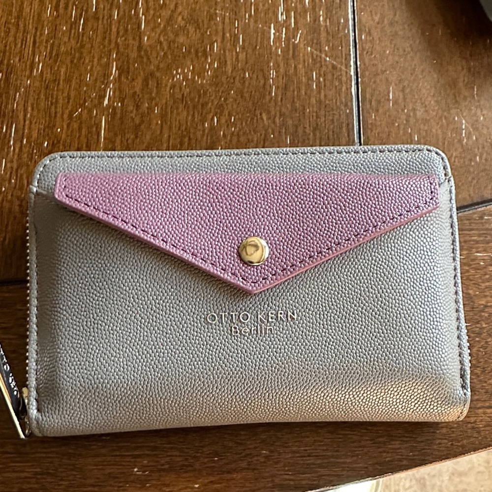 Berlin Women's Gray and Pink Wallet